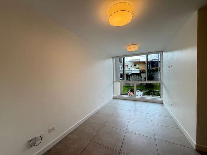 Apartamento con Parqueo techado, Refrigeradora y Amenidades de lujo! - Imagen 2