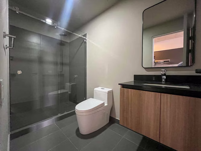 Alquiler de Apartamento en Babylon, amueblado y con vista al Este