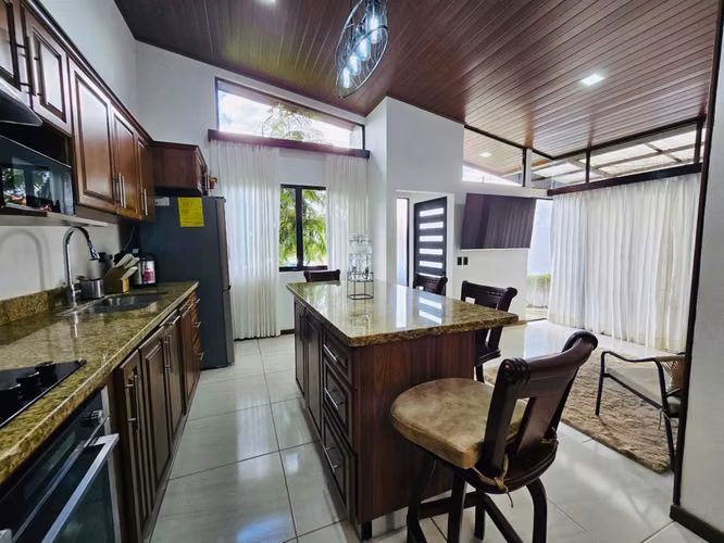 CASA EN VENTA, ALAJUELA, GRECIA, CONDOMINIO - Imagen 2