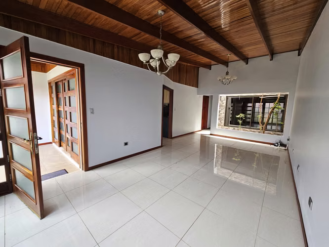 Casa en alquiler – Urbanización Las Tres Marías #1, San Ramón - Imagen 3