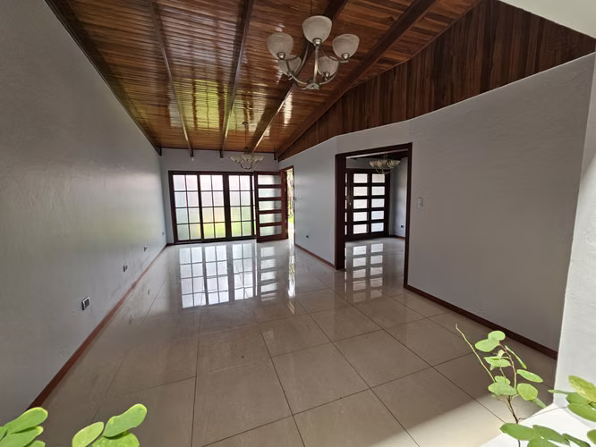 Casa en alquiler – Urbanización Las Tres Marías #1, San Ramón - Imagen 2