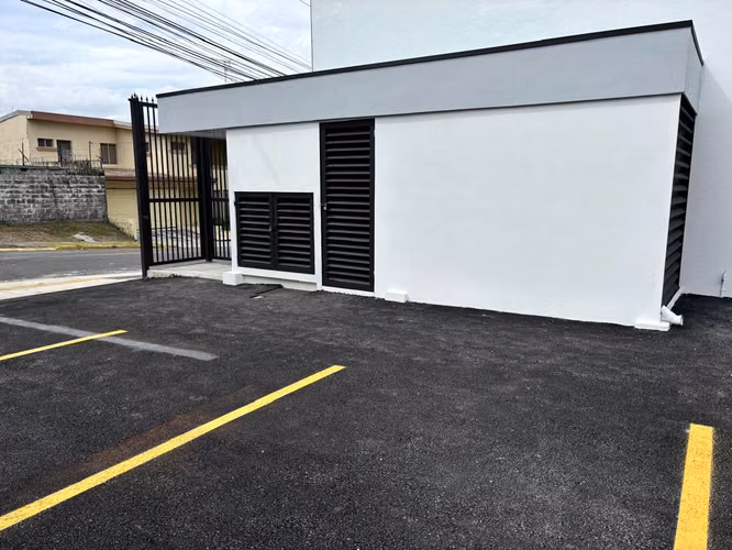 Edificio Comercial en Alquiler en La Sabana | 726 m² | 12 Parqueos - Imagen 13