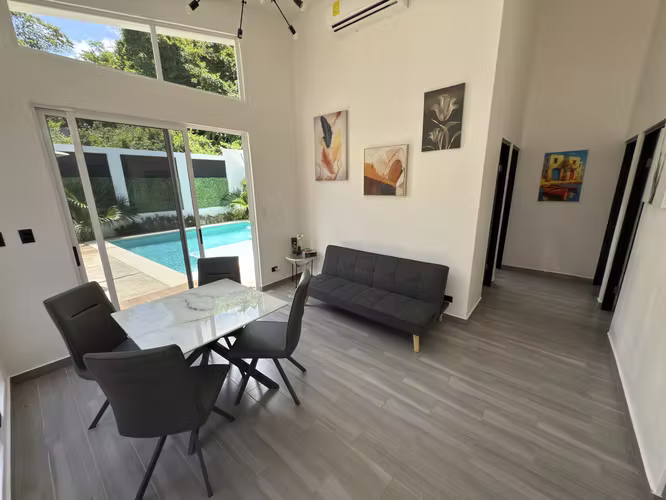 Se alquila casa en Playa Samara con Piscina propia. Casa independiente. Guanacaste.