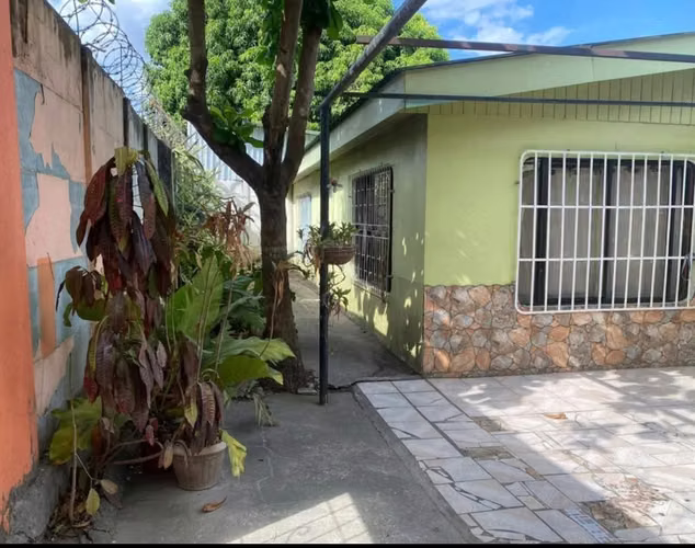 Se Vende Casa Amplia en Nicoya Centro - RA