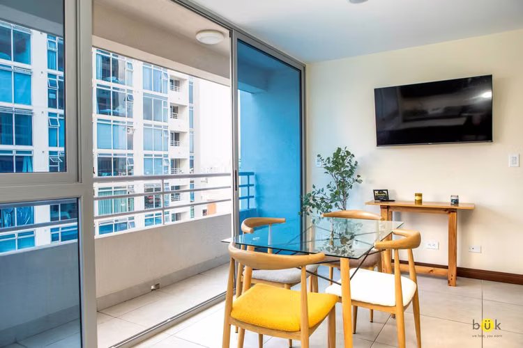 Apartamento amueblado 2 hab con balcón y vista en Los Yoses - Imagen 3