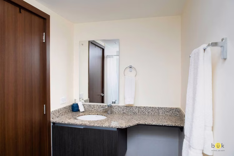 Apartamento amueblado 2 hab con balcón y vista en Los Yoses - Imagen 8