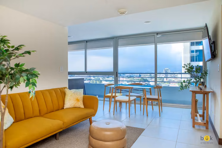 Apartamento amueblado 2 hab con balcón y vista en Los Yoses - Imagen 5