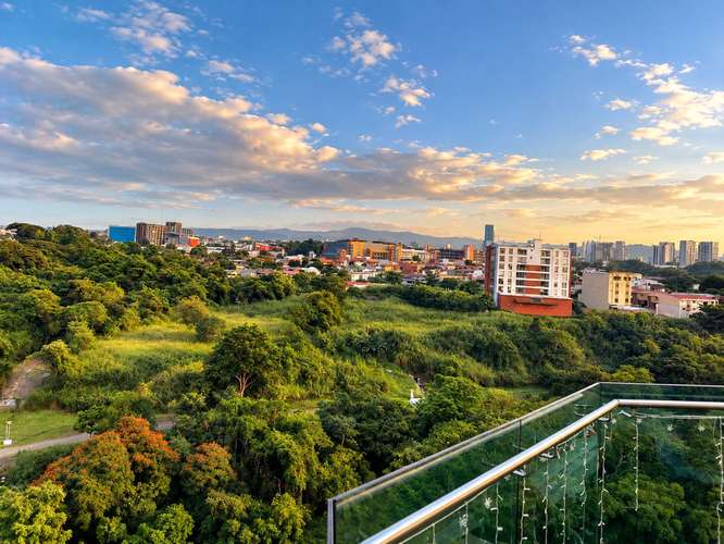 Exclusivo Penthouse en Paradisus Tower | 2 Habs con Balcón Perimetral + 3 Parqueos | Rohrmoser - Imagen 10