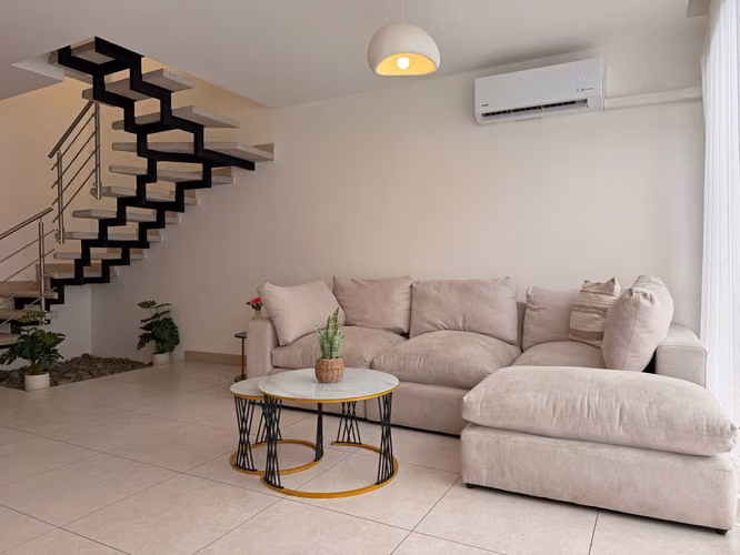 Casa en Lindora | 3 parqueos y amenidades de resort | $2,200 - Imagen 3