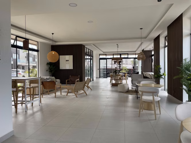 Casa en Lindora | 3 parqueos y amenidades de resort | $2,200 - Imagen 17