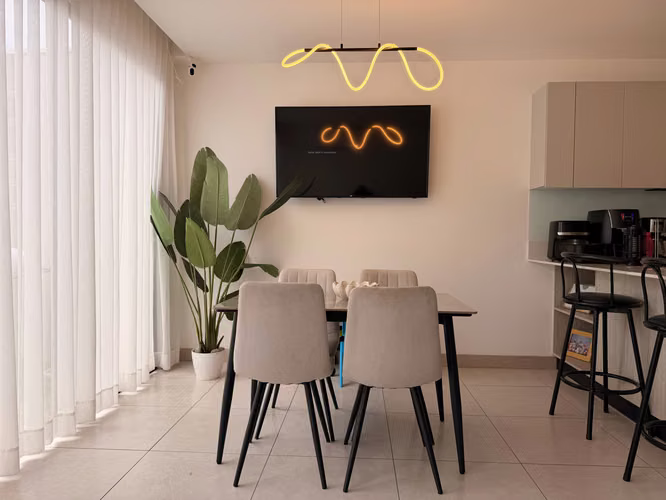 Casa en Lindora | 3 parqueos y amenidades de resort | $2,200 - Imagen 5