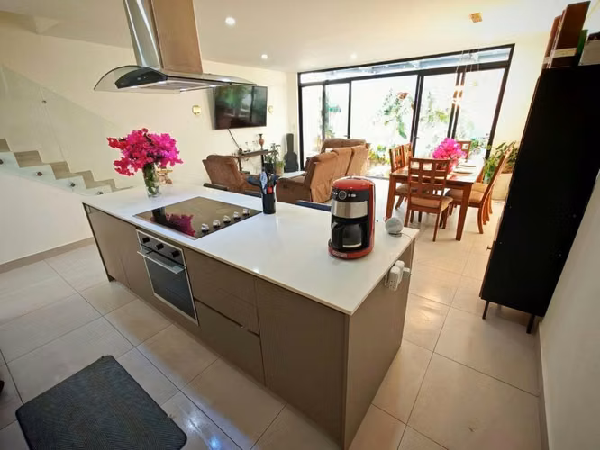 Alquiler Casa Santa Ana Boulevard · Pozos · 3 hab · 200 m² - Imagen 2
