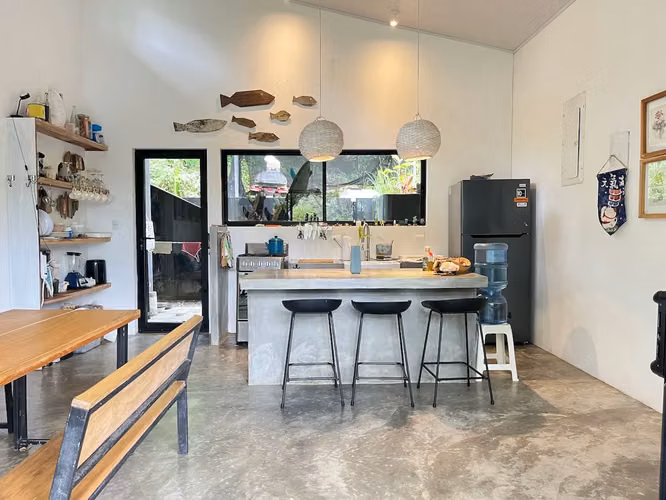 3 Casas en Santa Teresa, Costa Rica, 8.000 m², a minutos de Playa Carmen y Propiedad con Ingresos
