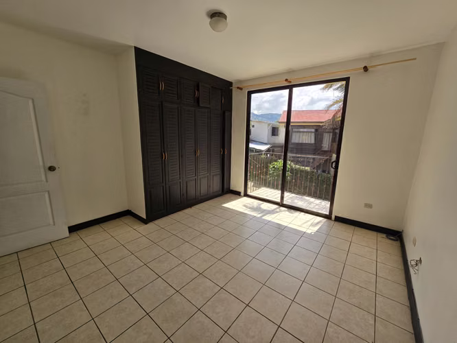Propiedad con 2 casas a la venta en San Antonio de Escazú
