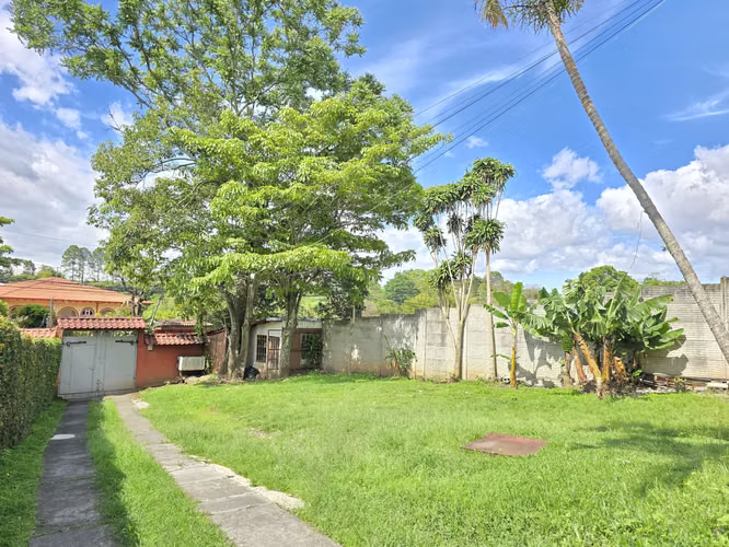 Propiedad con 2 casas a la venta en San Antonio de Escazú