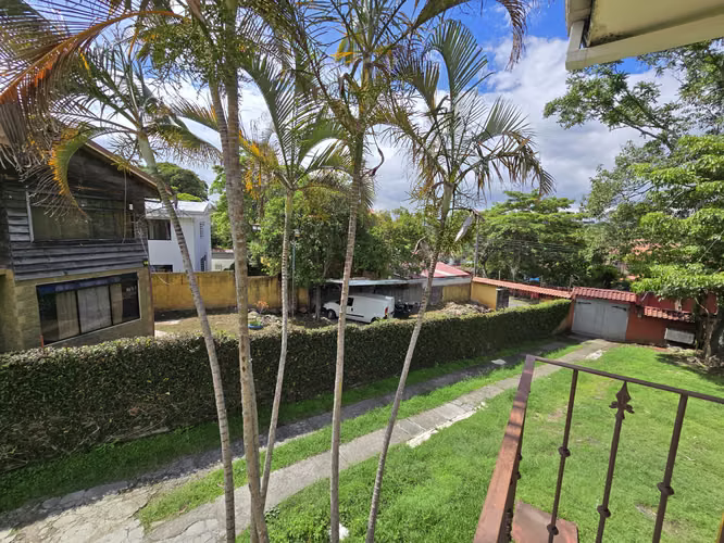 Propiedad con 2 casas a la venta en San Antonio de Escazú