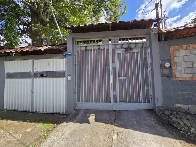 Propiedad con 2 casas a la venta en San Antonio de Escazú