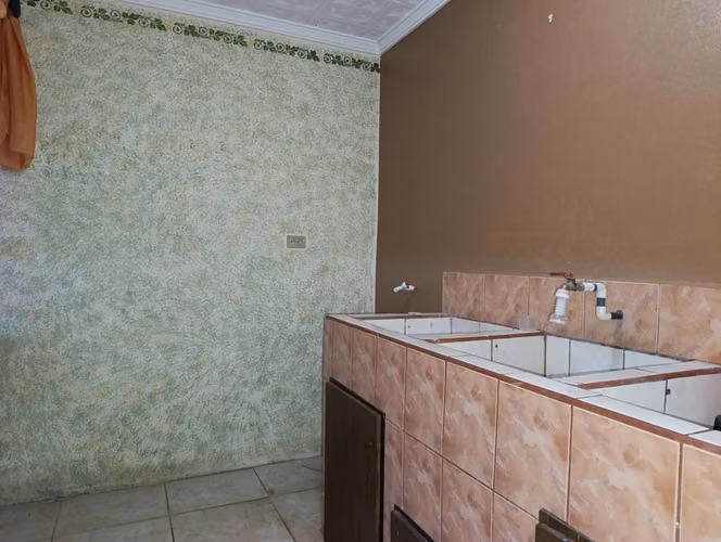 Casa en Venta en Sarchí Centro, Alajuela – 3 Habitaciones, Jardín y 3 Parqueos