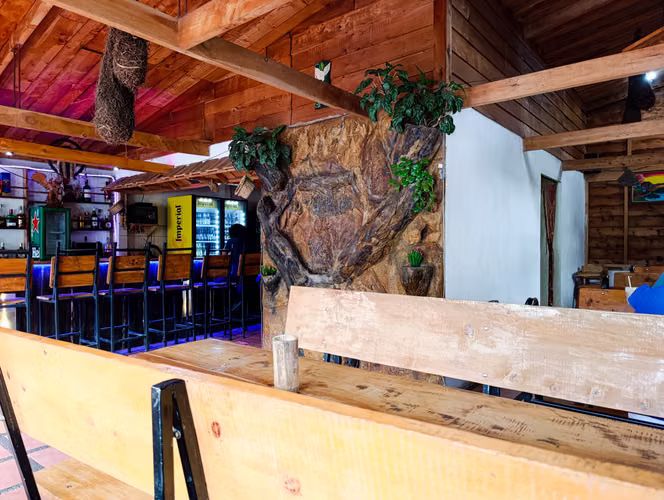Restaurante en Venta en Poás– Negocio Activo + Casa + Patente de Licores + Terreno 1.052 m²