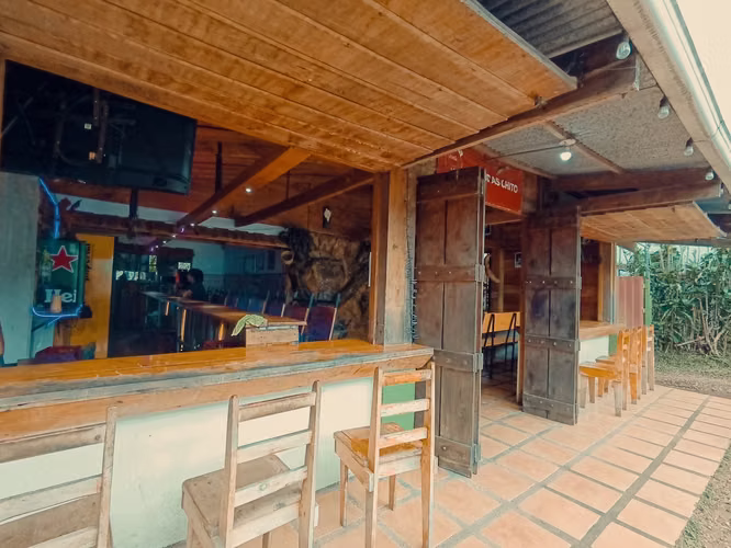 Restaurante en Venta en Poás– Negocio Activo + Casa + Patente de Licores + Terreno 1.052 m²