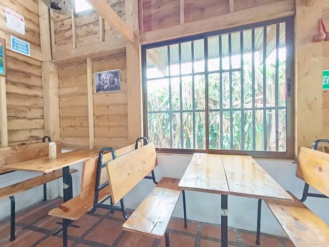 Restaurante en Venta en Poás– Negocio Activo + Casa + Patente de Licores + Terreno 1.052 m²