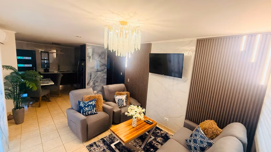CASA REMODELADA, TOTALMENTE AMOBLADA Y EQUIPADA EN VENTA – CONDOMINIO JARDÍN REAL, LA GUÁCIMA - Imagen 3