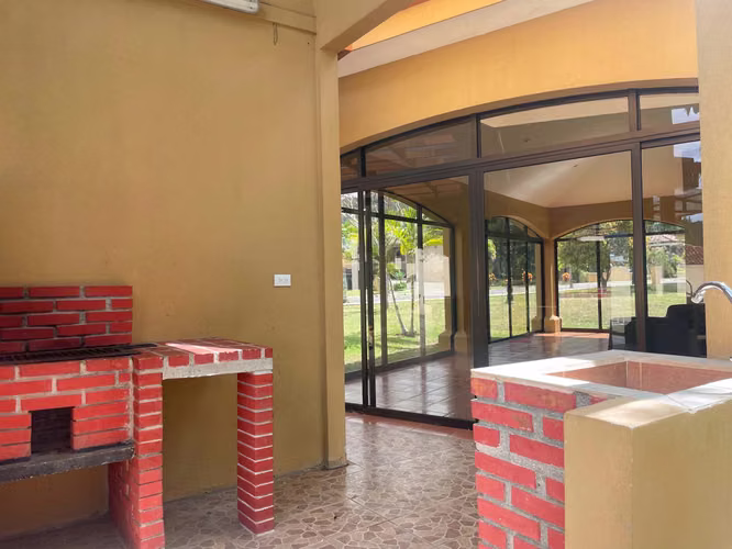 Venta de lote exclusivo en condominio colonial - Imagen 7