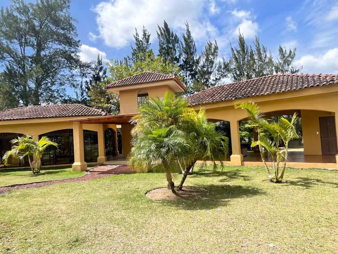 Venta de lote exclusivo en condominio colonial - Imagen 11