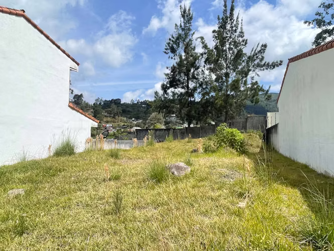 Venta de lote exclusivo en condominio colonial - Imagen 2