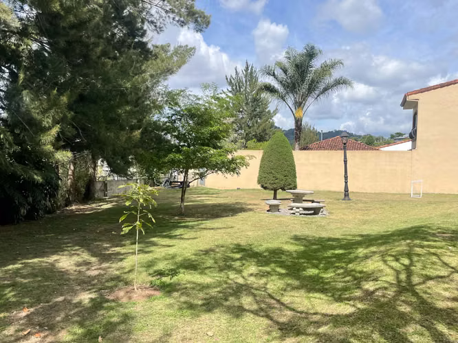 Venta de lote exclusivo en condominio colonial - Imagen 6