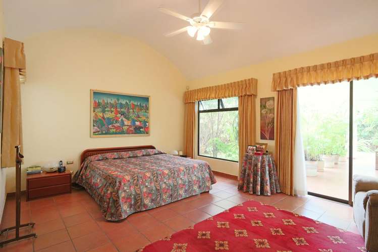 Venta Casa en Condominio Exclusivo en Santa Ana - Imagen 11