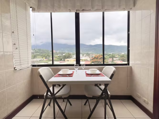 Escazu, Trejos- Amplio- Amueblado- Vista