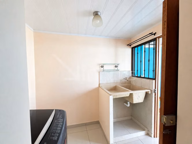 Casa de dos plantas con 4 habitaciones en Residencial los Geranios - id 43538 - Imagen 9