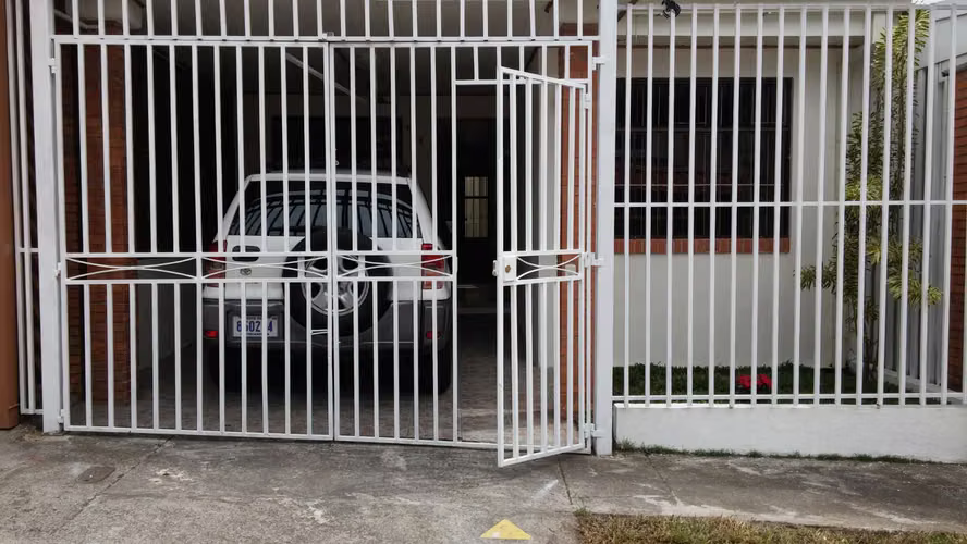 ALQUILER CASA EN CURRIDABAT LOMAS DEL SOL