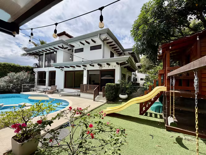 Santa Ana, Villareal hermosa y amplia casa con Piscina y Jacuzzi