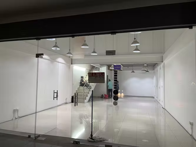 Local comercial en Lindora Santa Ana - Imagen 3