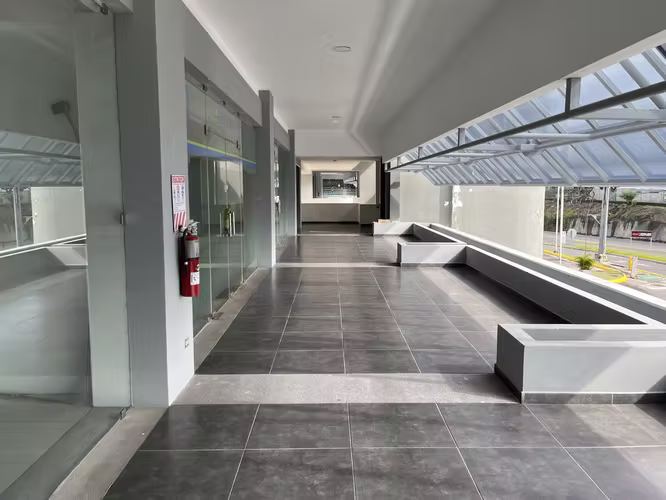 Local comercial en Lindora Santa Ana - Imagen 6