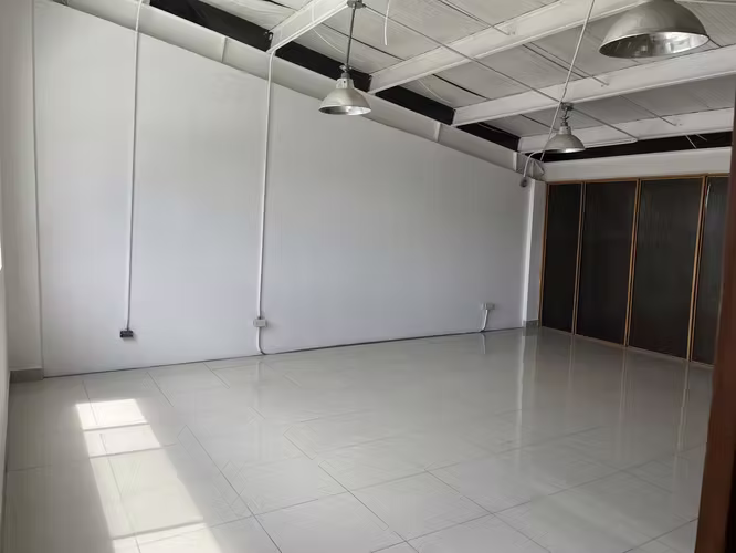 Local comercial en Lindora Santa Ana
