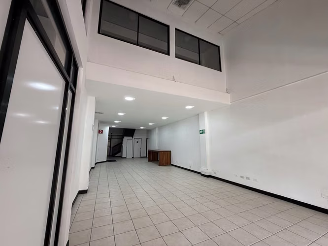 Alquiler de local comercial en Escazú - Imagen 1
