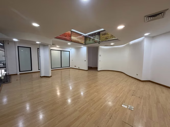 Alquiler de local comercial en Escazú - Imagen 1