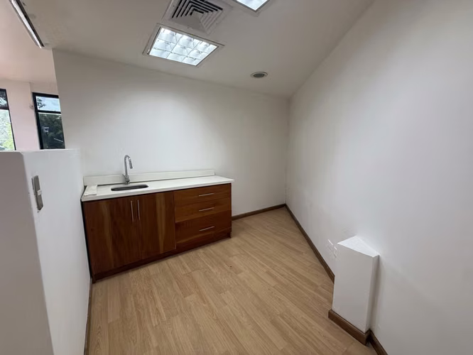 Alquiler de local comercial en Escazú - Imagen 12