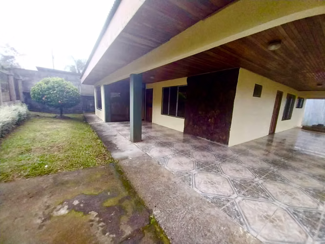 House in El Centro de Aguas Zarcas