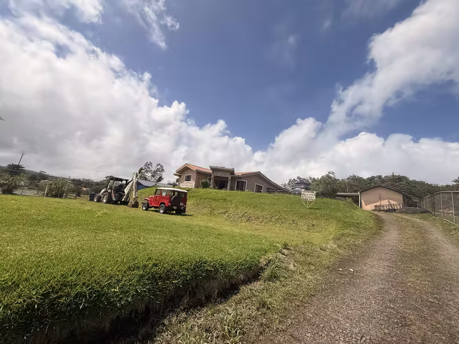 Casa De Lujo Amueblada En El Lago Arenal — Tilarán - Imagen 13