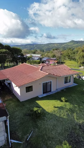 Casa De Lujo Amueblada En El Lago Arenal — Tilarán - Imagen 11