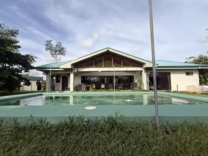 Casa De Lujo Con Piscina Y Vista Al Arenal — San Josecito De Cutris