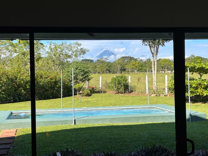 Casa De Lujo Con Piscina Y Vista Al Arenal — San Josecito De Cutris