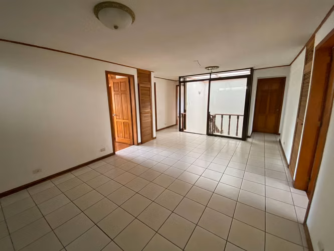 Casa Grande con Uso de Suelo Mixto - Imagen 2