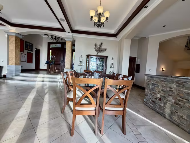 Escazu, Monasterio Impresionante Elegante Casa Vista Infinita - Imagen 8