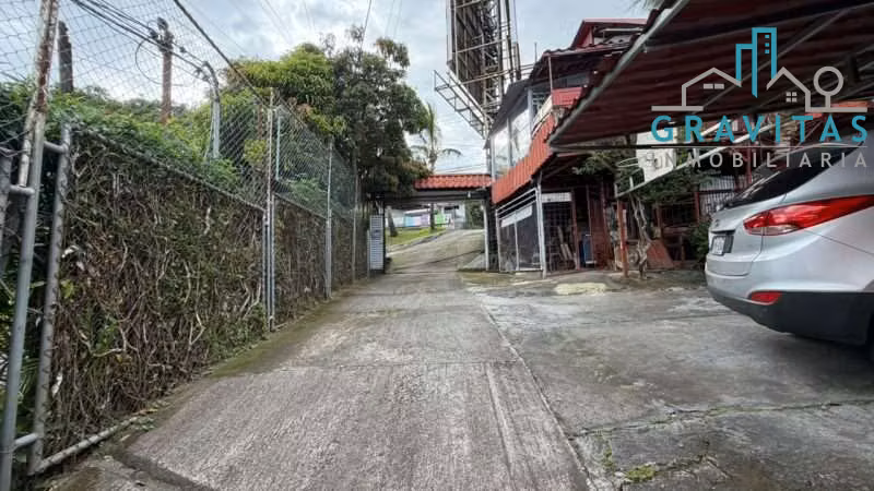Venta de casa en Desamparados con apartamento y locales, 462m2 ID 2048