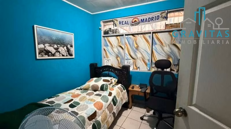 Venta de casa en Desamparados con apartamento y locales, 462m2 ID 2048